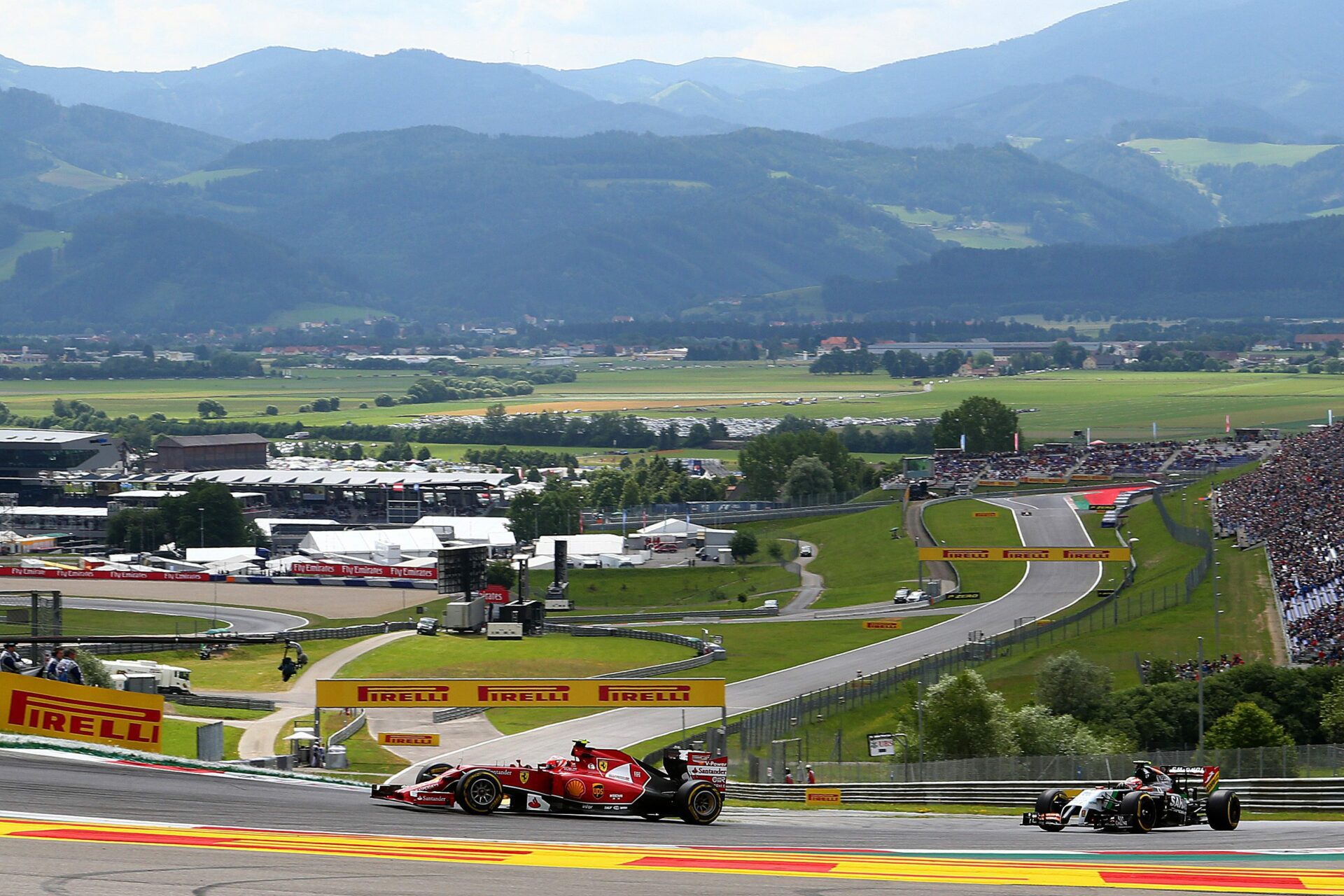 cars going round the austrian grand prix track