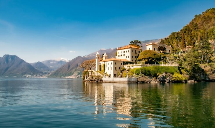 The beautiful Lake Como during daytime
